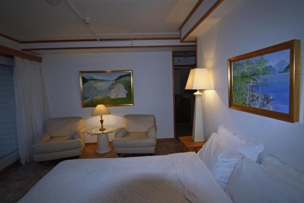 Sunde Fjord Hotel, Free And Easy Parking Solavagen Room photo