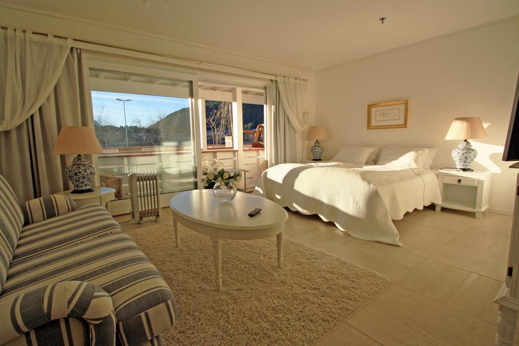 Sunde Fjord Hotel, Free And Easy Parking Solavagen Exterior photo